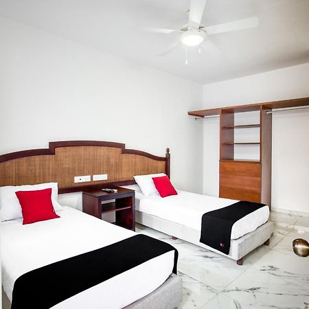Capital O Hotel Yukon Playa del Carmen Exterior photo