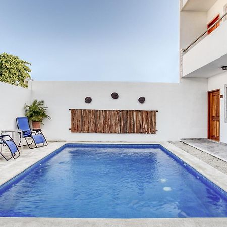 Capital O Hotel Yukon Playa del Carmen Exterior photo